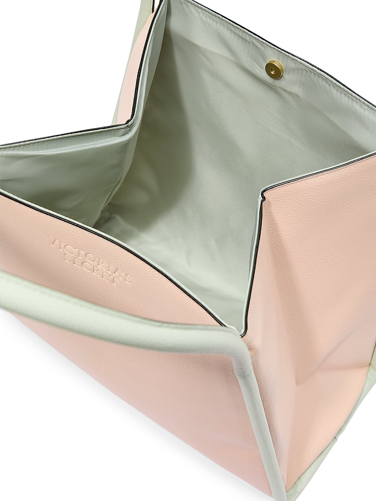 Daring Tote image number null